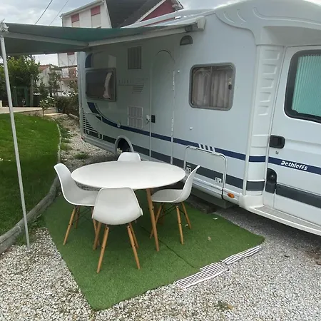 Campo de lujo Autocaravana Dethleffs Globetrotter Viana do Castelo